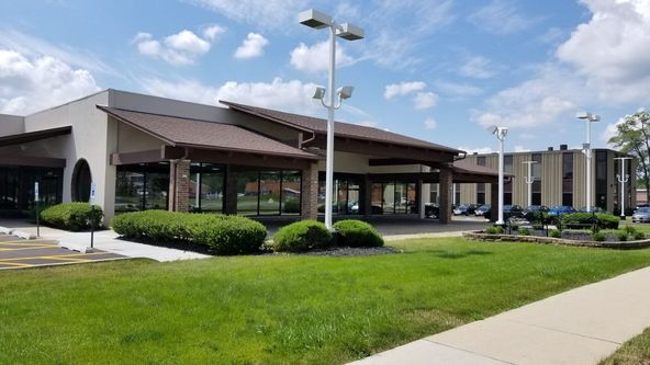 Auto Dealer / Service Facility: 6420 Joliet Rd, Countryside, IL 60525